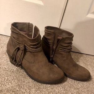 brown booties (size: 5) never worn